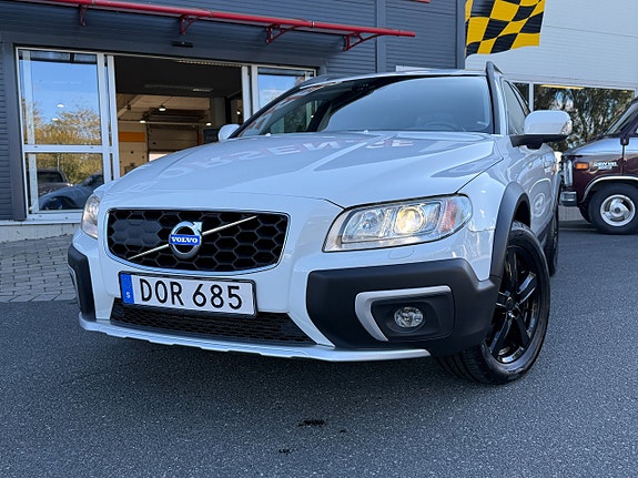 Volvo XC70 2 of 15