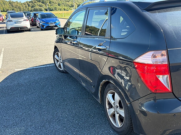 Honda FR-V 8 of 9