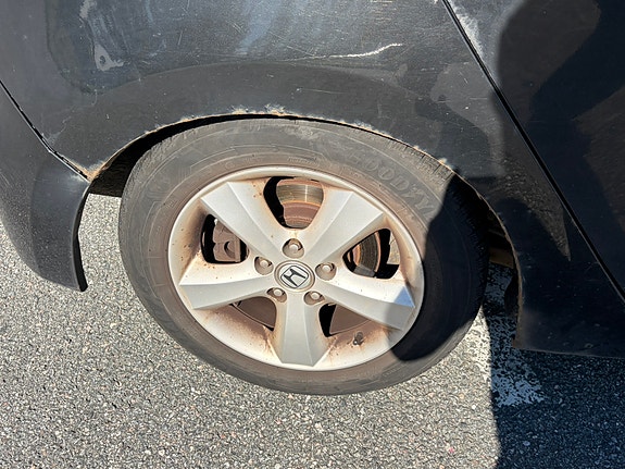 Honda FR-V 6 of 9