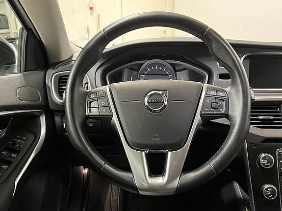 Volvo V40 Cross Country 13 of 20