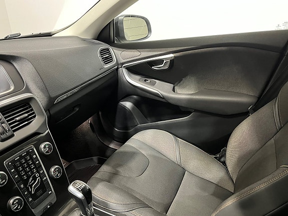 Volvo V40 Cross Country 15 of 20