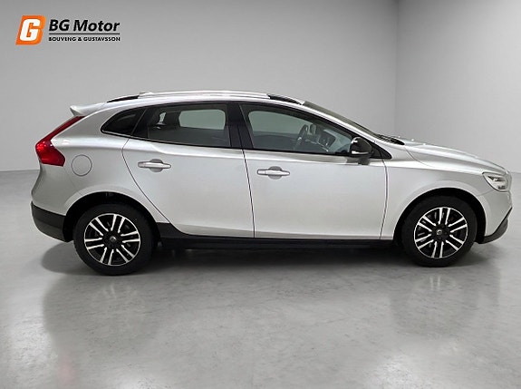 Volvo V40 Cross Country 3 of 20