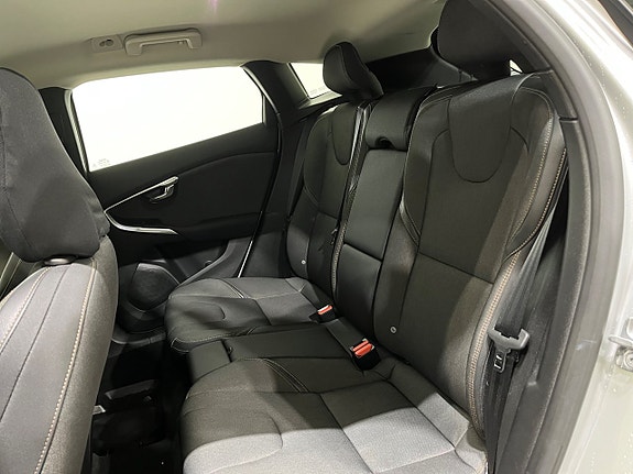 Volvo V40 Cross Country 10 of 20