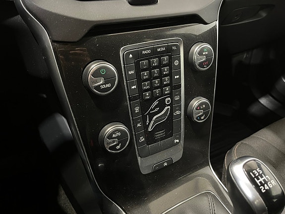 Volvo V40 Cross Country 16 of 20