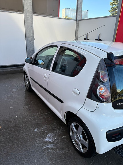 Peugeot 107 4 of 7