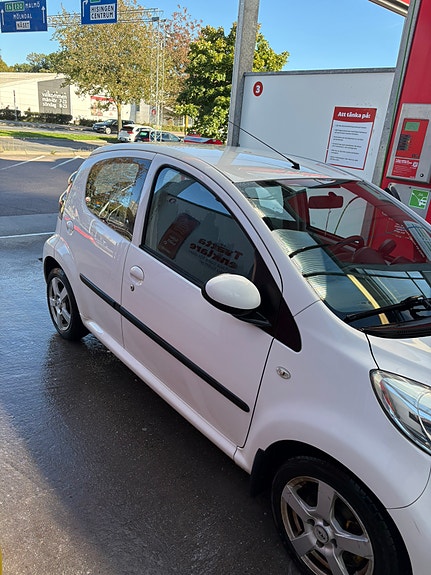 Peugeot 107 2 of 7