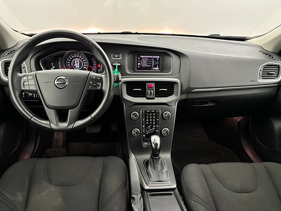 Volvo V40 17 of 23