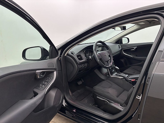Volvo V40 12 of 23
