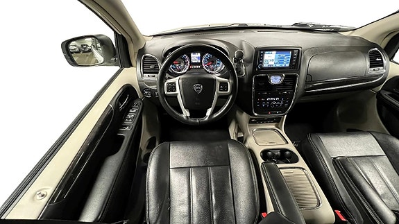 Lancia Voyager 7 of 27