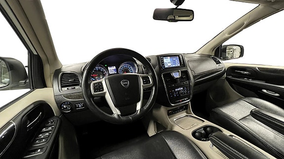 Lancia Voyager 9 of 27