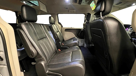 Lancia Voyager 18 of 27