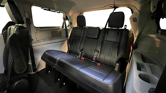 Lancia Voyager 14 of 27