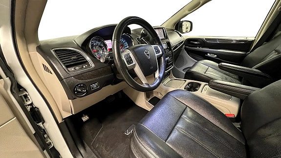 Lancia Voyager 10 of 27
