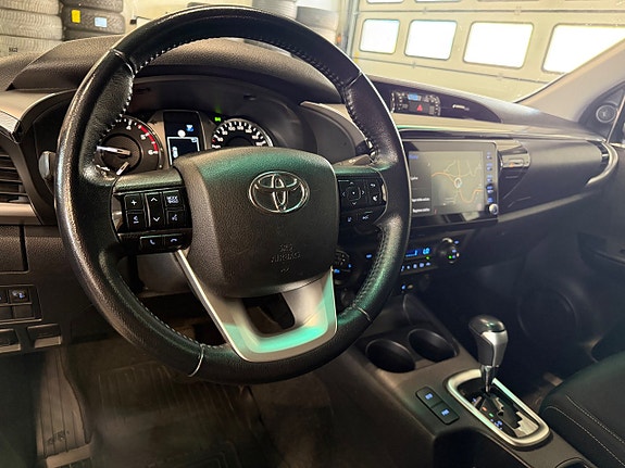 Toyota HiLux 9 of 17