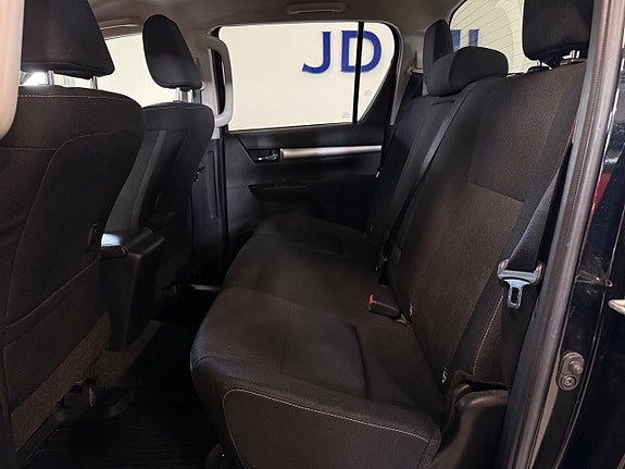 Toyota HiLux 14 of 17