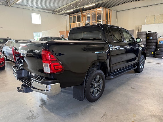 Toyota HiLux 17 of 17