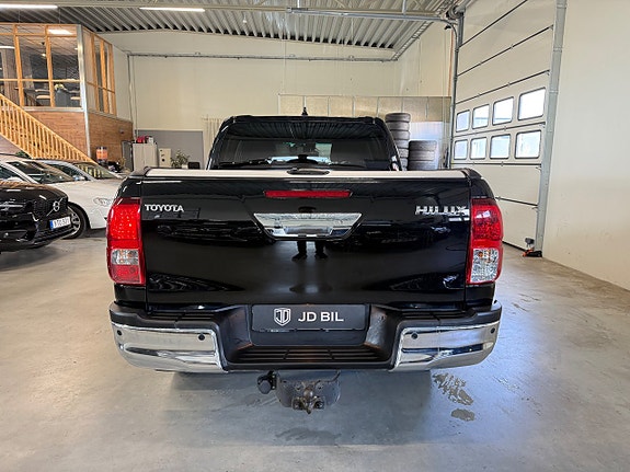 Toyota HiLux 5 of 17