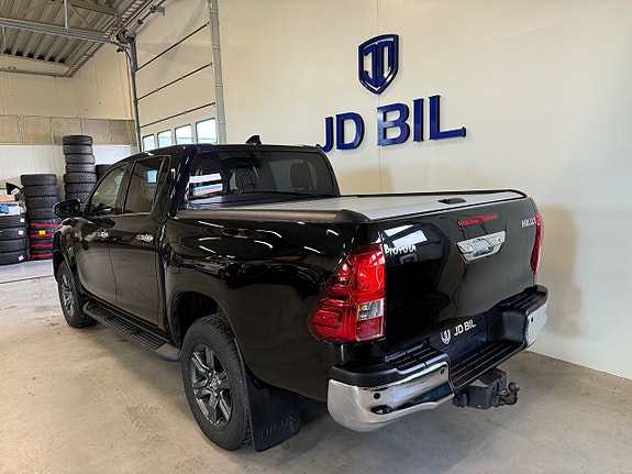 Toyota HiLux 3 of 17