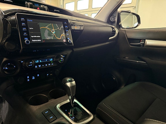 Toyota HiLux 10 of 17