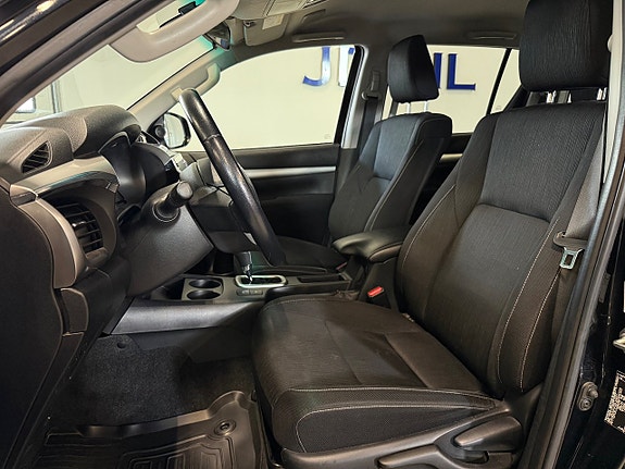 Toyota HiLux 8 of 17