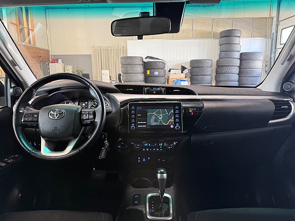 Toyota HiLux 15 of 17
