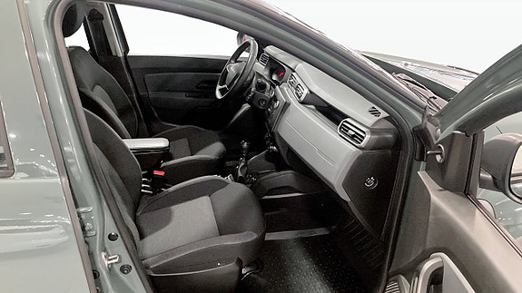 Dacia Duster 3 of 9
