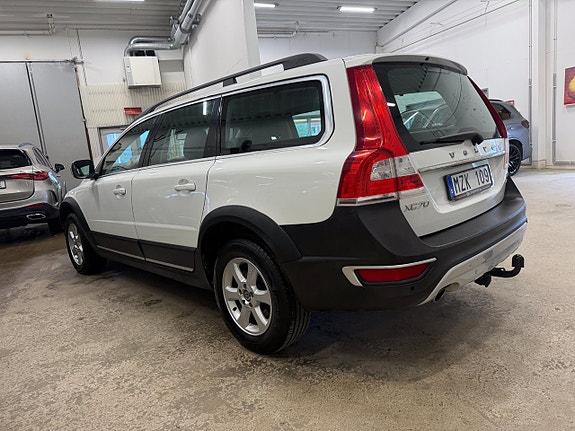 Volvo XC70 2 of 13