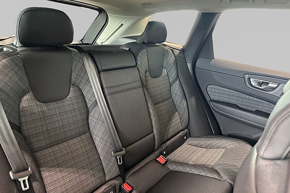 Volvo XC60 11 of 30