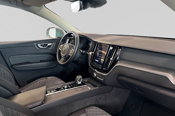 Volvo XC60 10 of 30