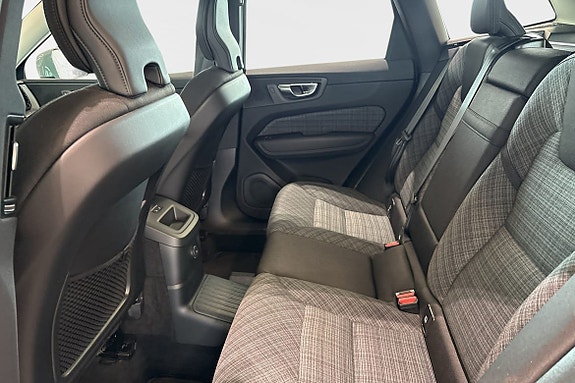 Volvo XC60 8 of 30