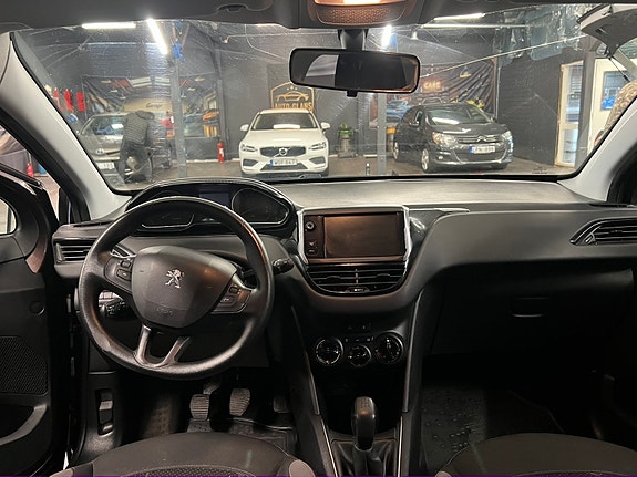 Peugeot 208 7 of 8