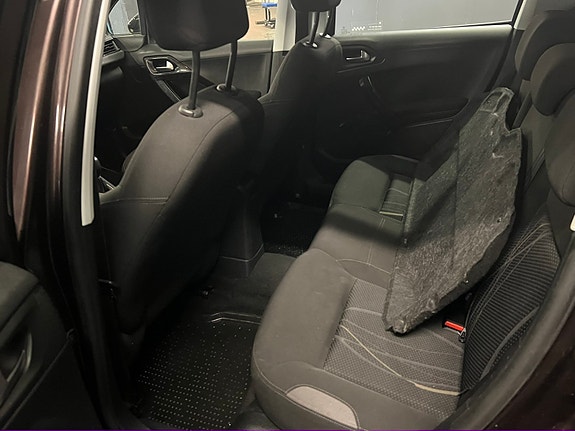 Peugeot 208 5 of 8