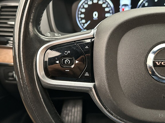 Volvo XC90 15 of 30