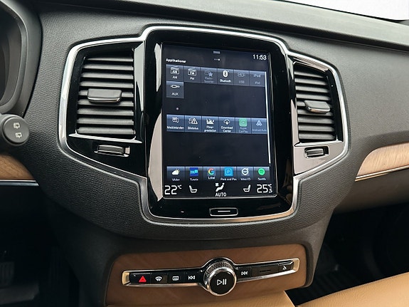 Volvo XC90 24 of 30