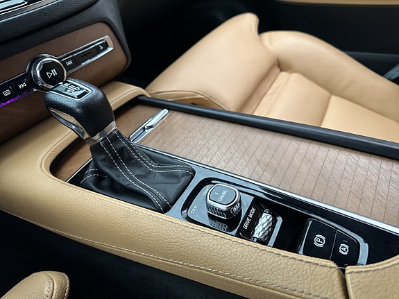 Volvo XC90 25 of 30