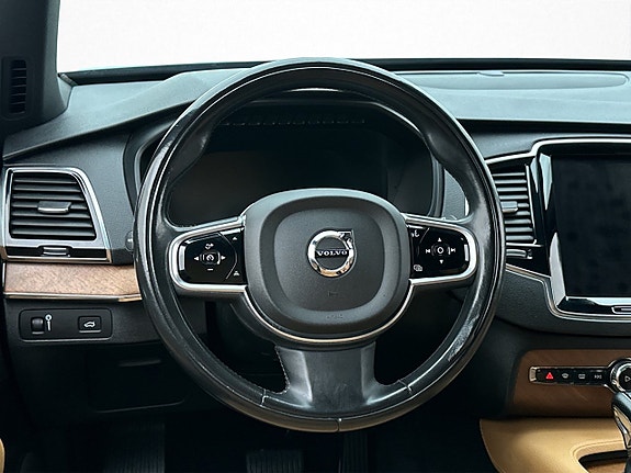 Volvo XC90 13 of 30