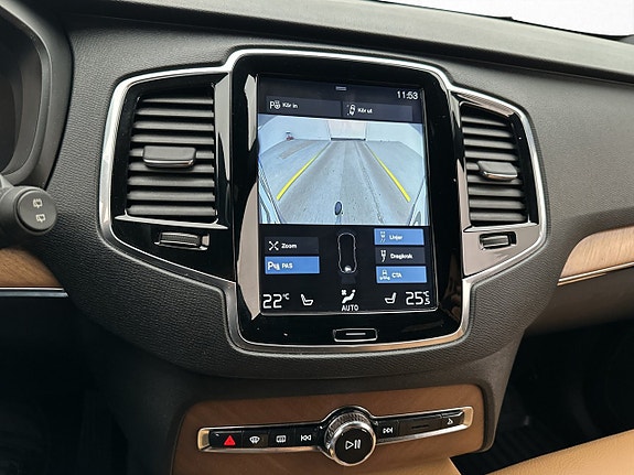 Volvo XC90 19 of 30