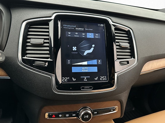 Volvo XC90 21 of 30