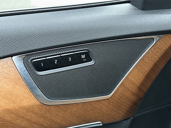 Volvo XC90 12 of 30
