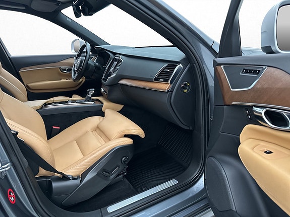 Volvo XC90 27 of 30