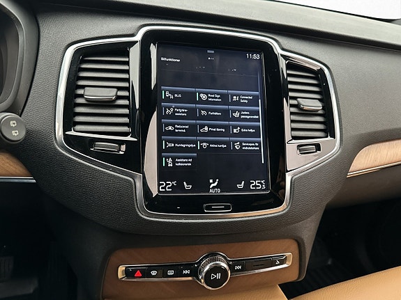 Volvo XC90 23 of 30
