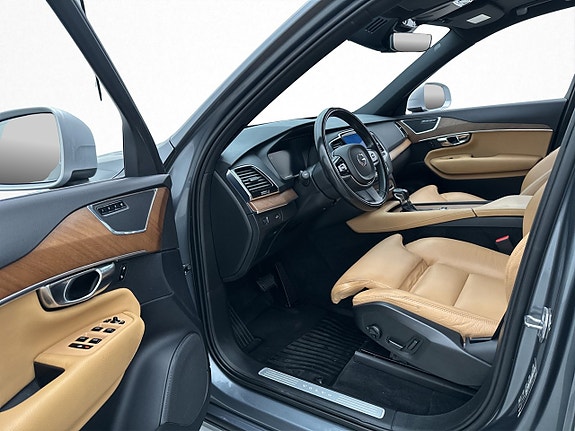 Volvo XC90 11 of 30