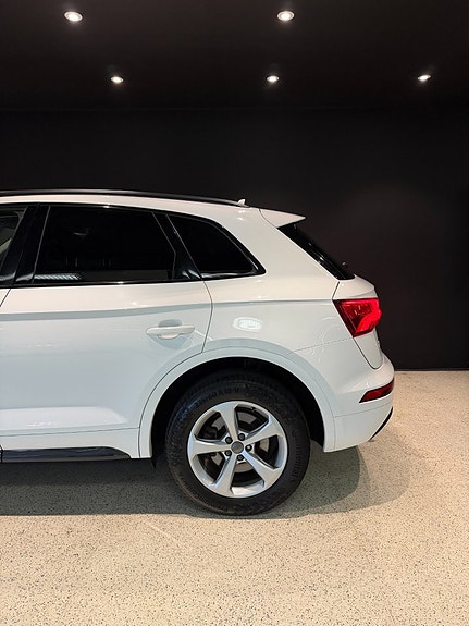Audi Q5 4 of 19