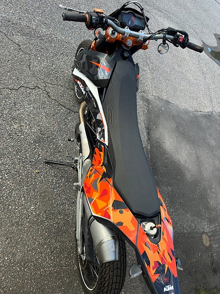 KTM 690 SMC 7 of 10
