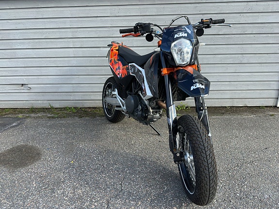KTM 690 SMC 2 of 10