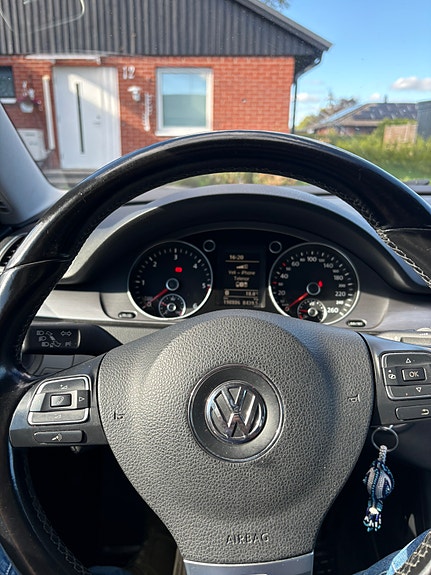 Volkswagen Passat 4 of 6