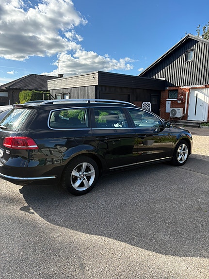 Volkswagen Passat 2 of 6