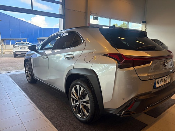 Lexus UX250h 7 of 17