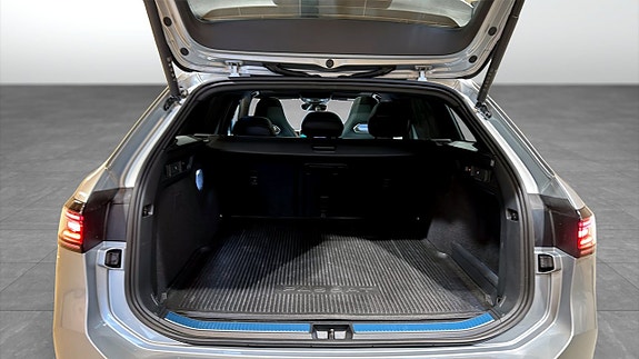 Volkswagen Passat 13 of 23