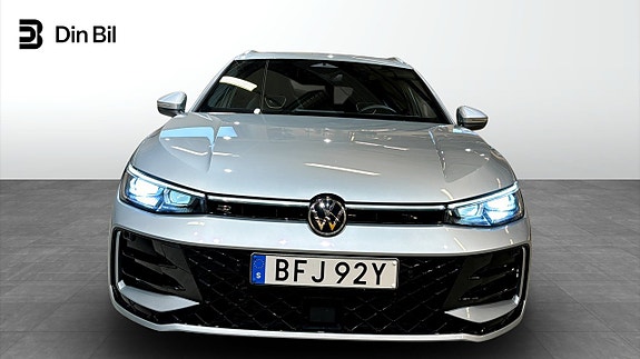 Volkswagen Passat 4 of 23